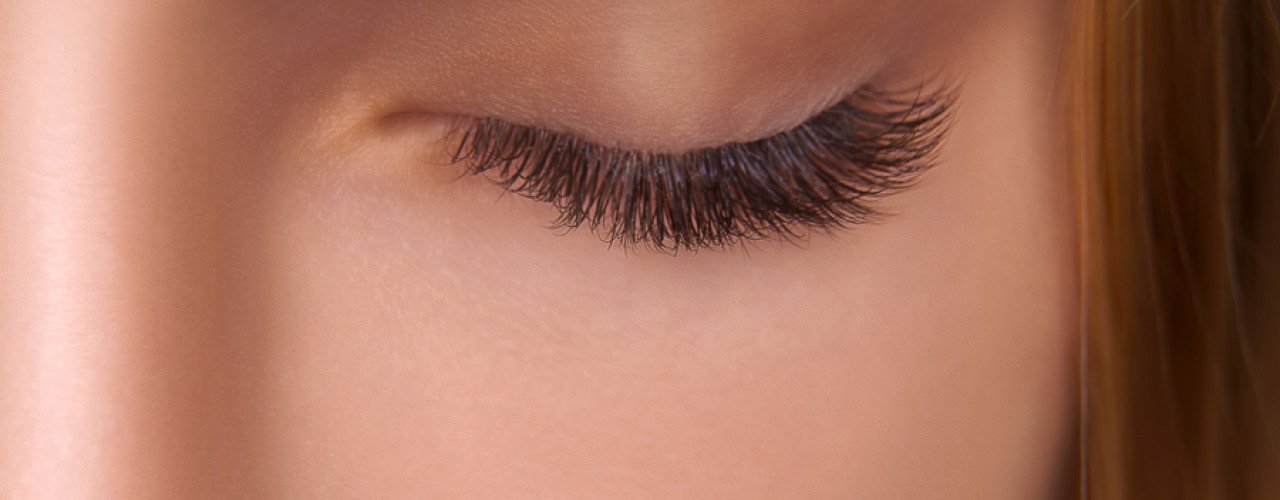 Hybrid Wimpern: natürlich und voluminös kombiniert